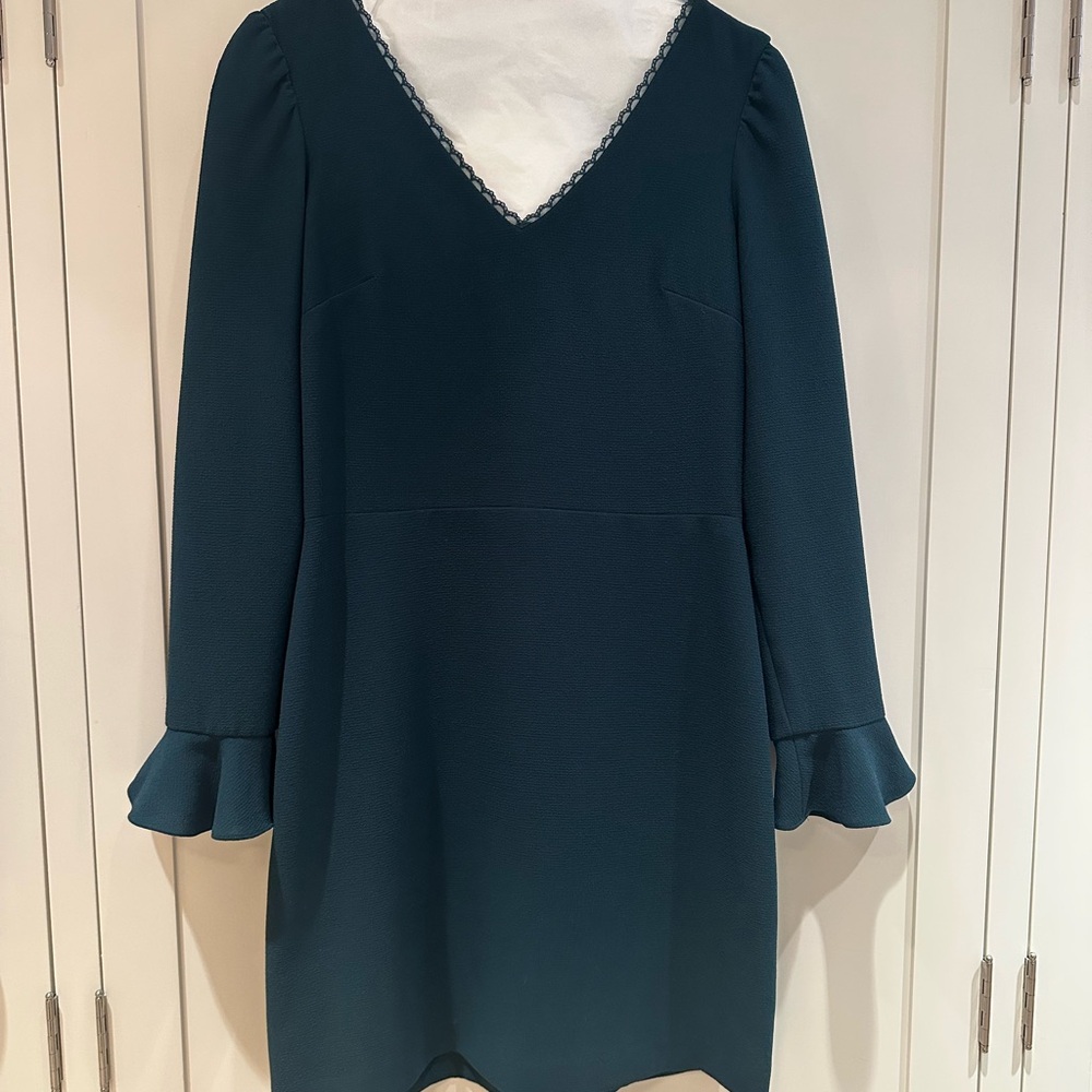 Dark Green V-Neck Dress with Lace and Ruffle Sleeves